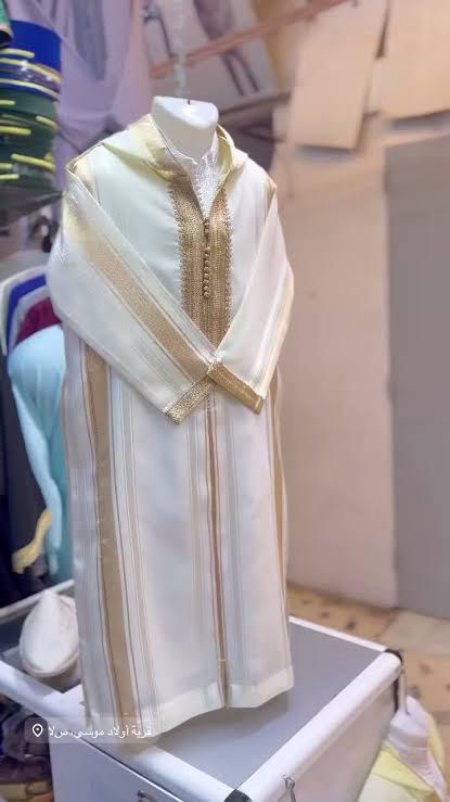 قفطان رجالي عاجي بسفيفة ذهبية