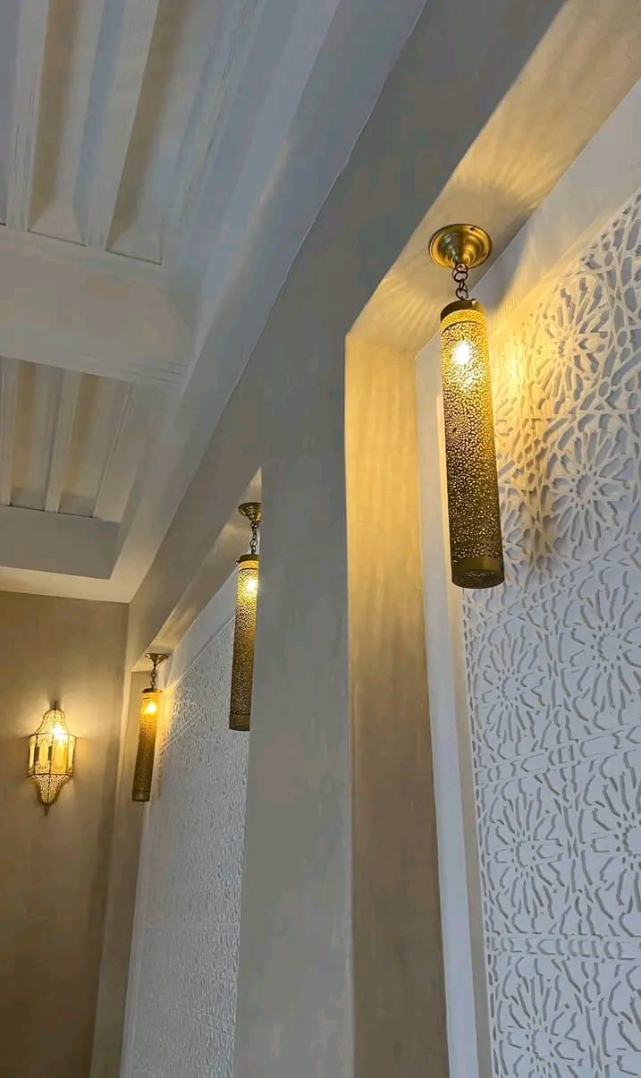 قناديل الممر المعلقة