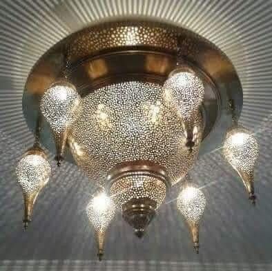 ثريا قبة بقناديل